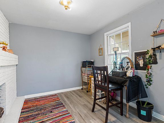 5th image of 403 W Saint Louis St