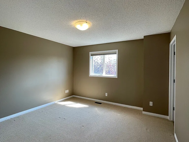 7685 Schmid Cres NW — Photo 25