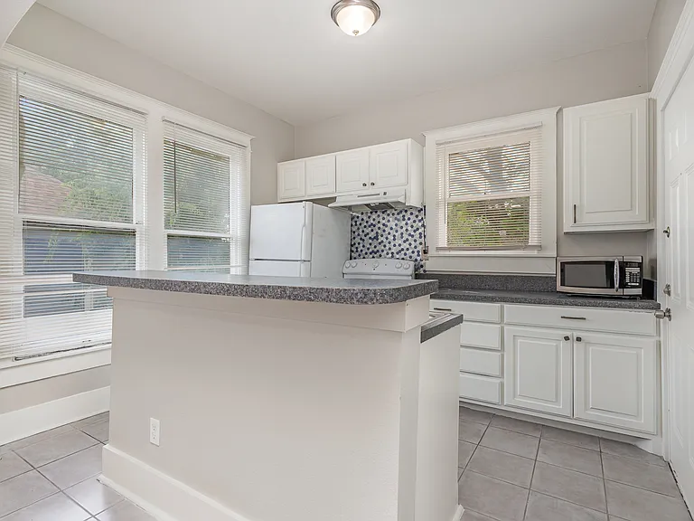 1230 Kings Hwy #3 — Photo 4
