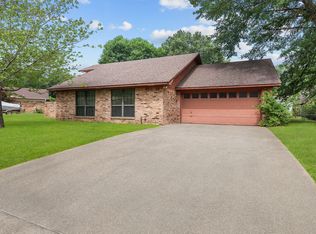 403 Edgewood Ln, Wake Village, TX 75501