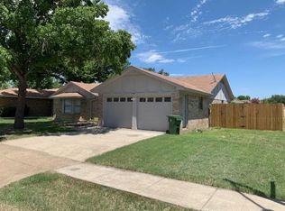 2105 River Bend Rd, Arlington, TX 76014