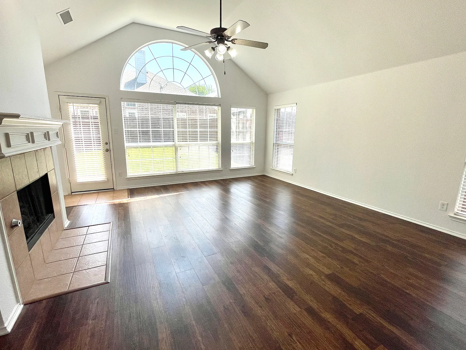 3 bed, 2127 sqft, $2,500 — Photo 3