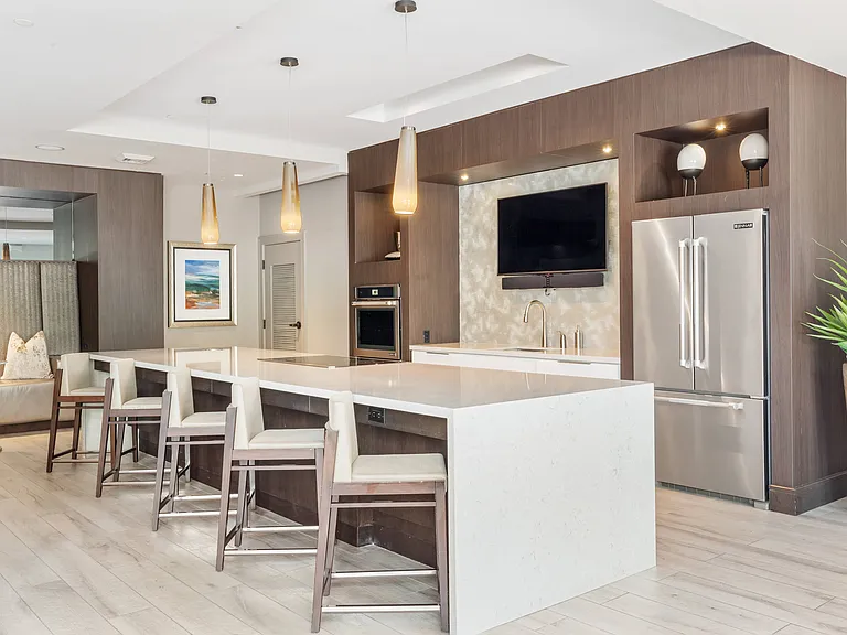 Luxe at Alewife — Photo 32