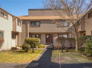14 Greenbriar Dr APT D, Farmington, CT 06032