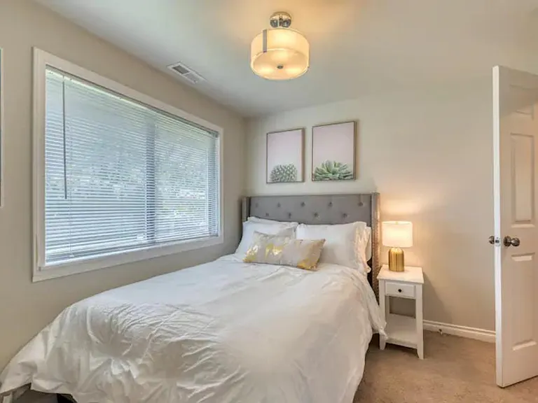 4th Bedroom with full size bed