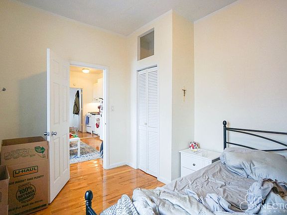5th image of 240 E 4th St APT 5D