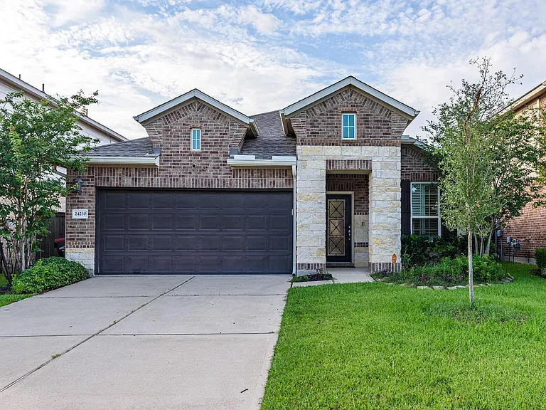 24230 Prairie Glen Ln — Photo 1