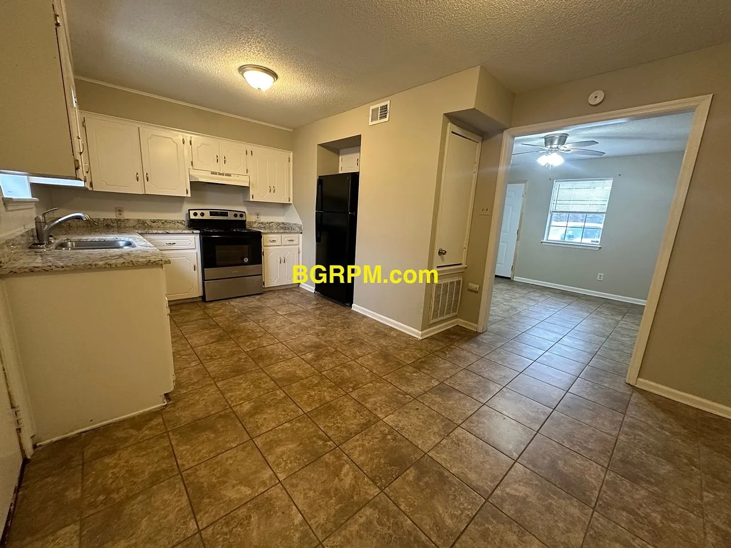 1012 W Myrtle — Photo 3