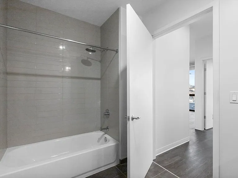 820 N Milwaukee Ave #201 — Photo 5