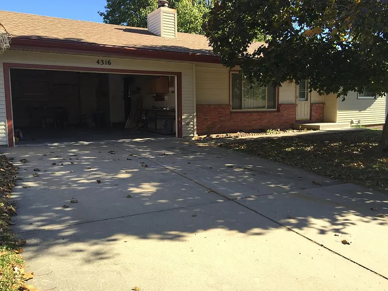 4316 Belridge Dr — Photo 2