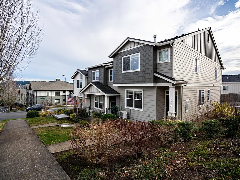 15764 SE Misty Dr — Photo 2