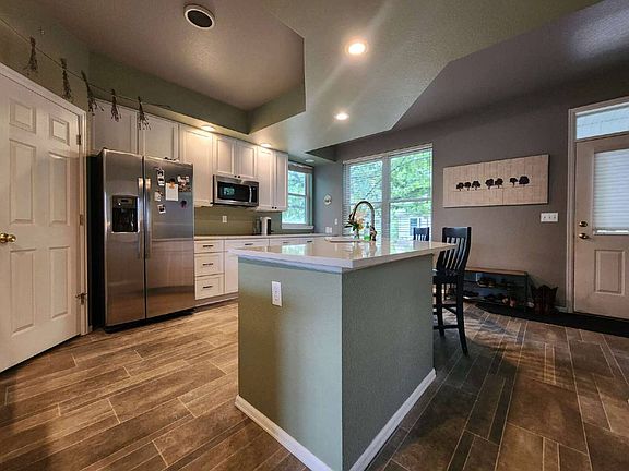 4th image of 1612 W Canal Ct