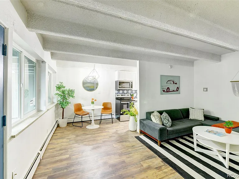 2401 S Gaylord St #305 — Photo 2