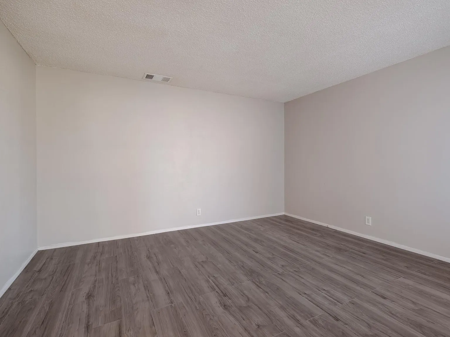 3 bed, 1196 sqft, $1,625 — Photo 3