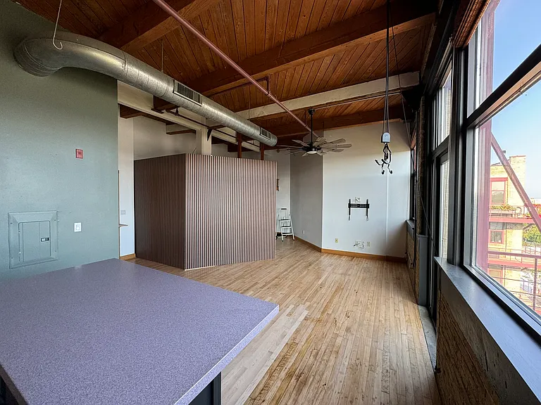 215 W Maple St — Photo 18
