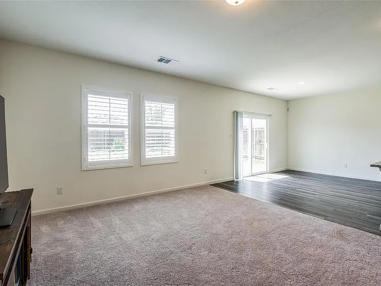 613 Delaware Ave — Photo 4