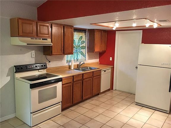 5th image of 1037 Kenmore St