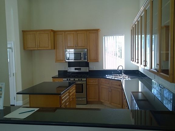 2nd image of 30 Victoria Ln #House