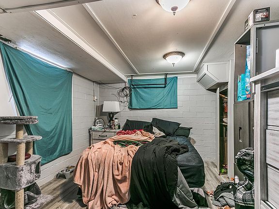 5th image of 108 N Russell Ave
