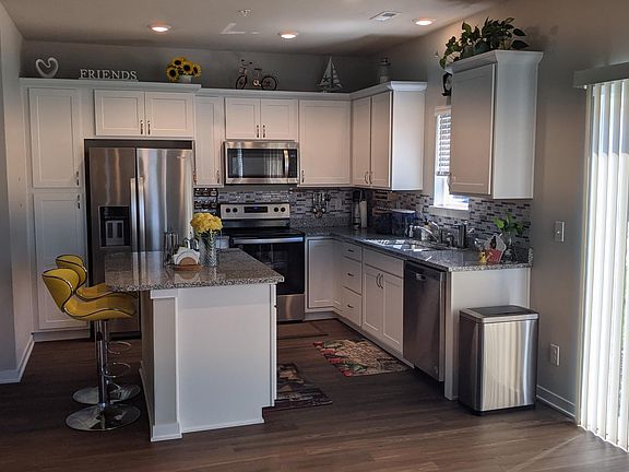 Beautiful Kitchen with granite countertops and island