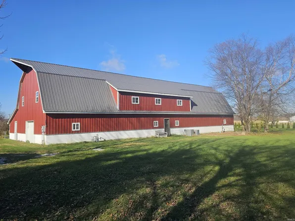 751 N Falvey St, Winamac, IN 46996