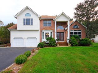 61 Pinebrook Rd, Manalapan, NJ 07726