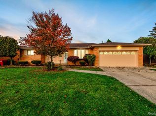 23203 Johnston Ave, Eastpointe, MI 48021