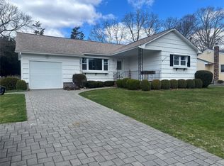 60 Hewitt Blvd, Center Moriches, NY