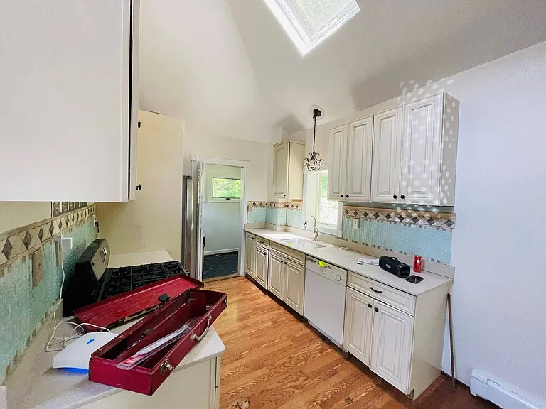 16 Herb Hill Rd — Photo 4
