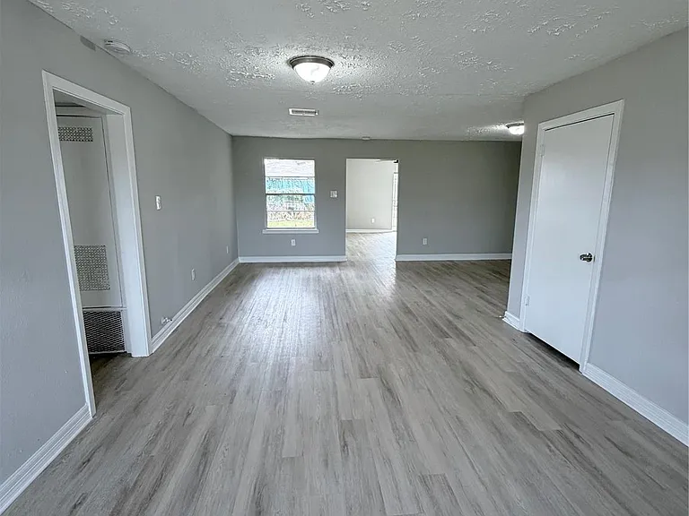 5902 Willow Glen Dr — Photo 17