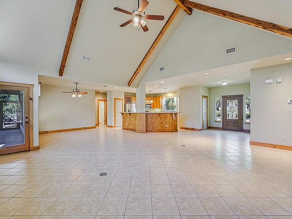 3rd image of 404 W View Dr