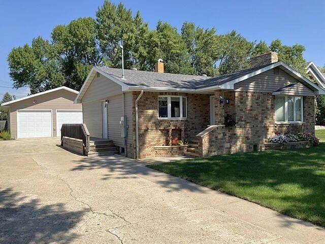 1st image of 609 3rd St SE