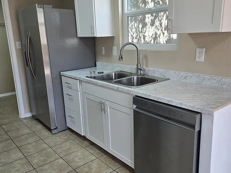 3308 Mountainside Pkwy NE — Photo 2