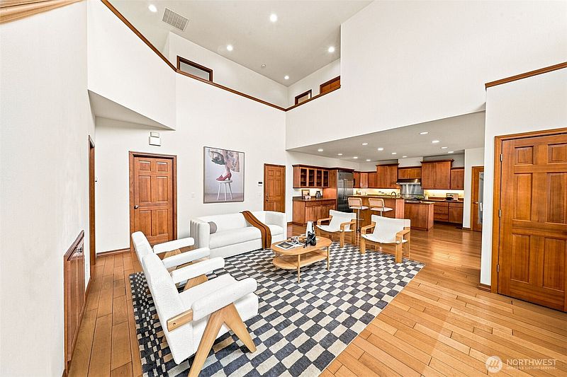 4th image of 3265 Phillips Avenue