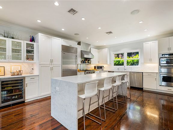 2nd image of 975 Riomar Dr