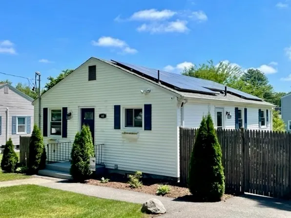 40 Chainey St, Seekonk, MA 02771