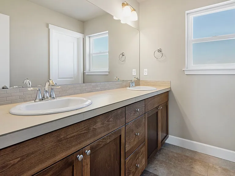 280 NW Double Eagle Ave — Photo 16