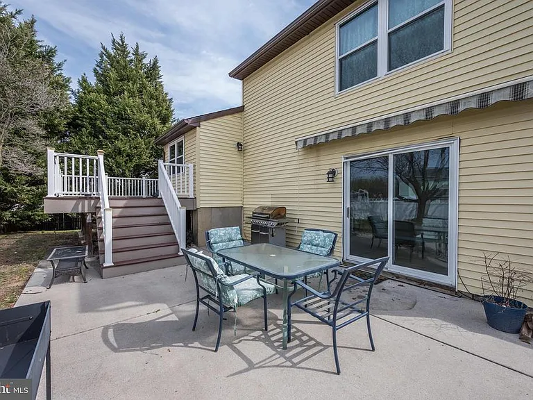 76 Argyle Ave — Photo 38