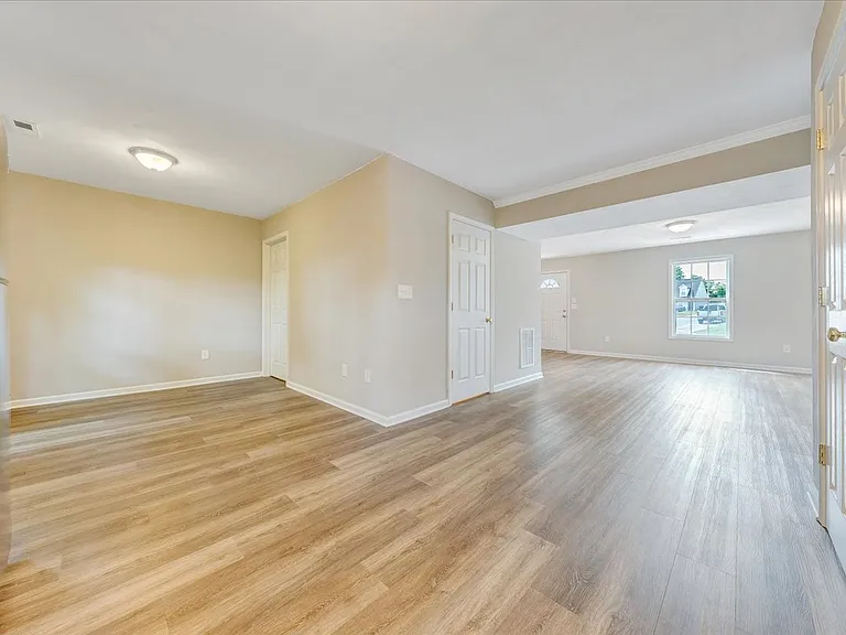 6852 Woodcreeper Dr — Photo 19