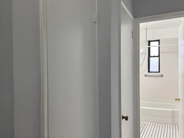 143-50 Hoover Avenue image 16 of 30