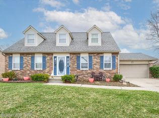 534 Cherrywood Dr, Flushing, MI 48433