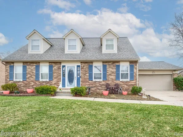 534 Cherrywood Dr, Flushing, MI 48433