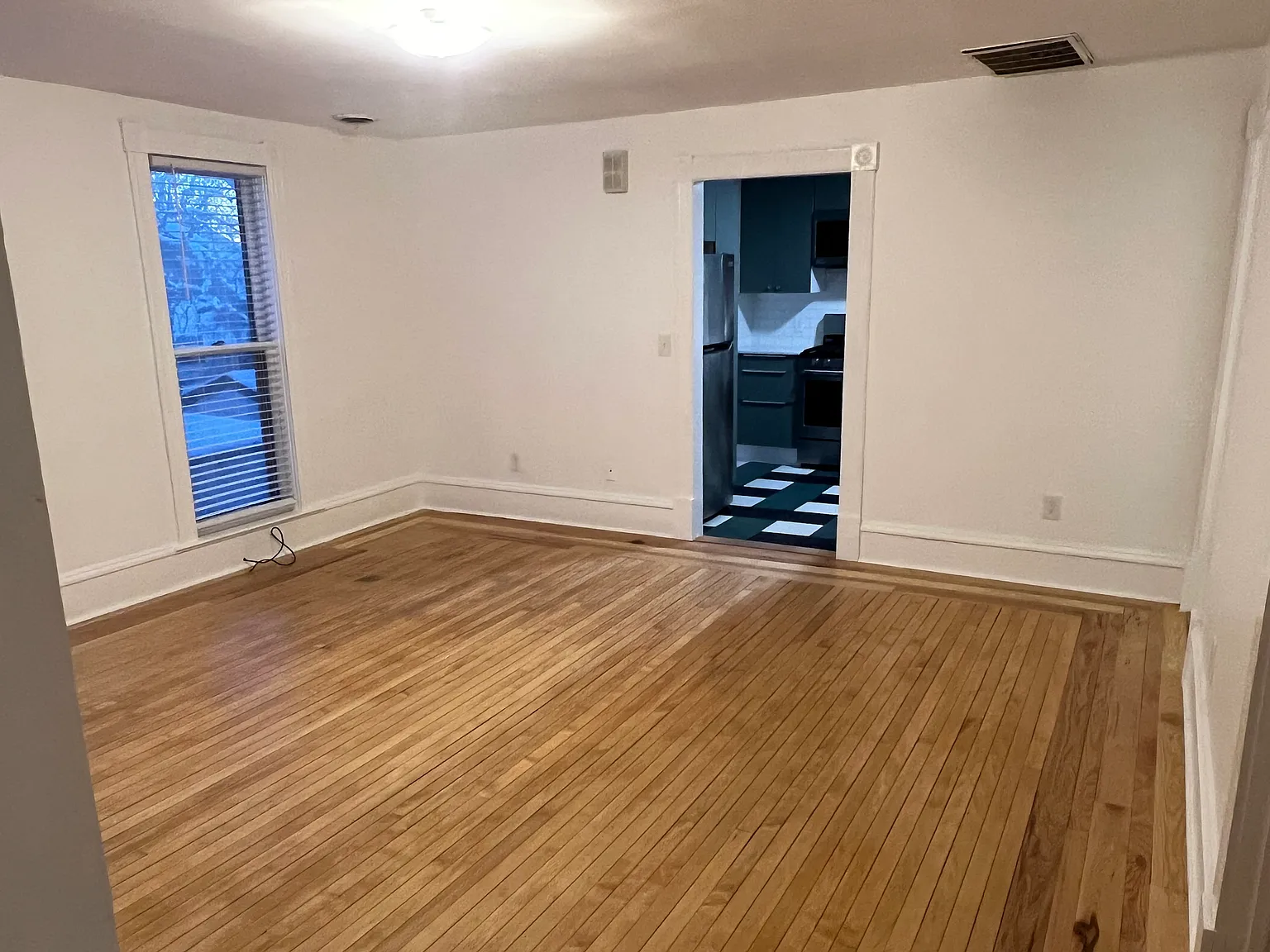 2 bed, 1000 sqft, $1,500 — Photo 2