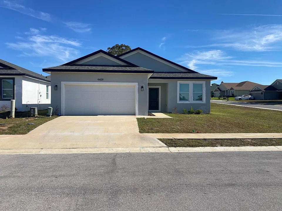 4409 NW 1st Ter
