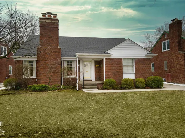 477 Bournemouth Cir, Grosse Pointe Farms, MI 48236