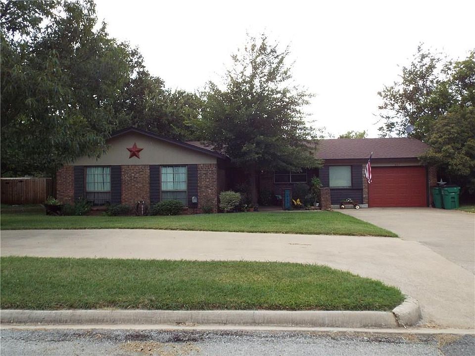 1st image of 407 Crestwood Dr