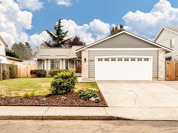 2nd image of 15809 NE 32nd St