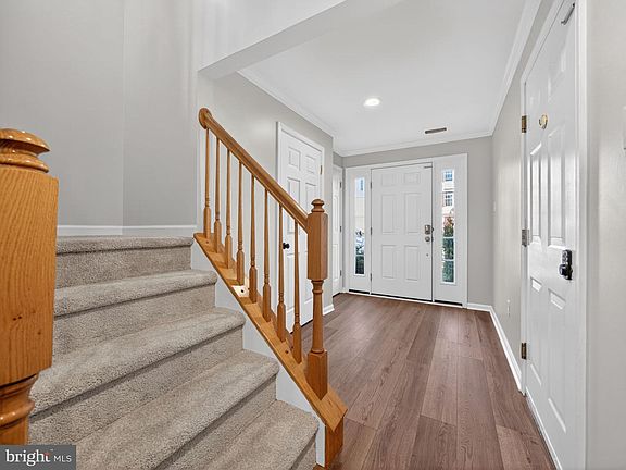 4th image of 207 Windsor Ct