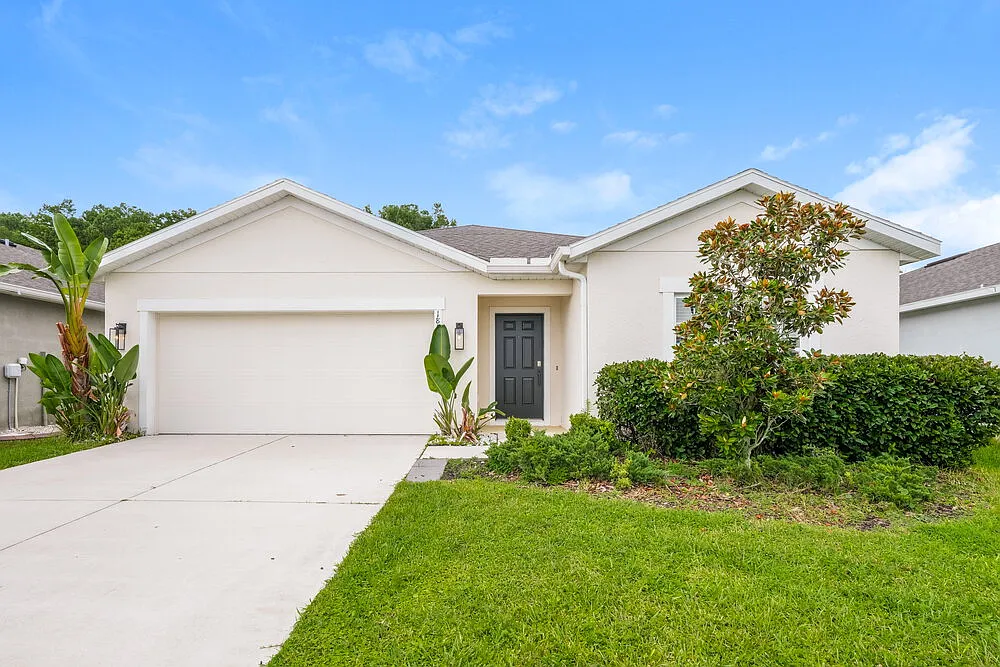 3 bed, 2.0 bath, 1753 sqft, $3,560 — Photo 1