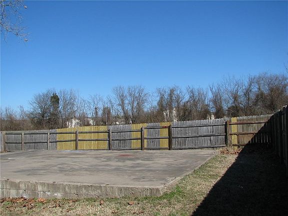 2nd image of 1936 N Hills Blvd